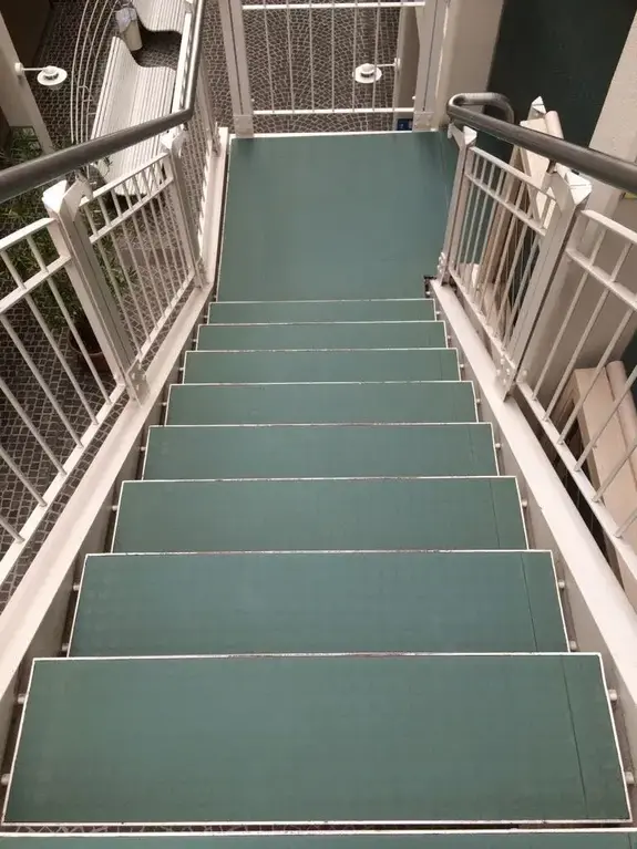 Boden nach Reinigung, Lackierung und Versieglung 